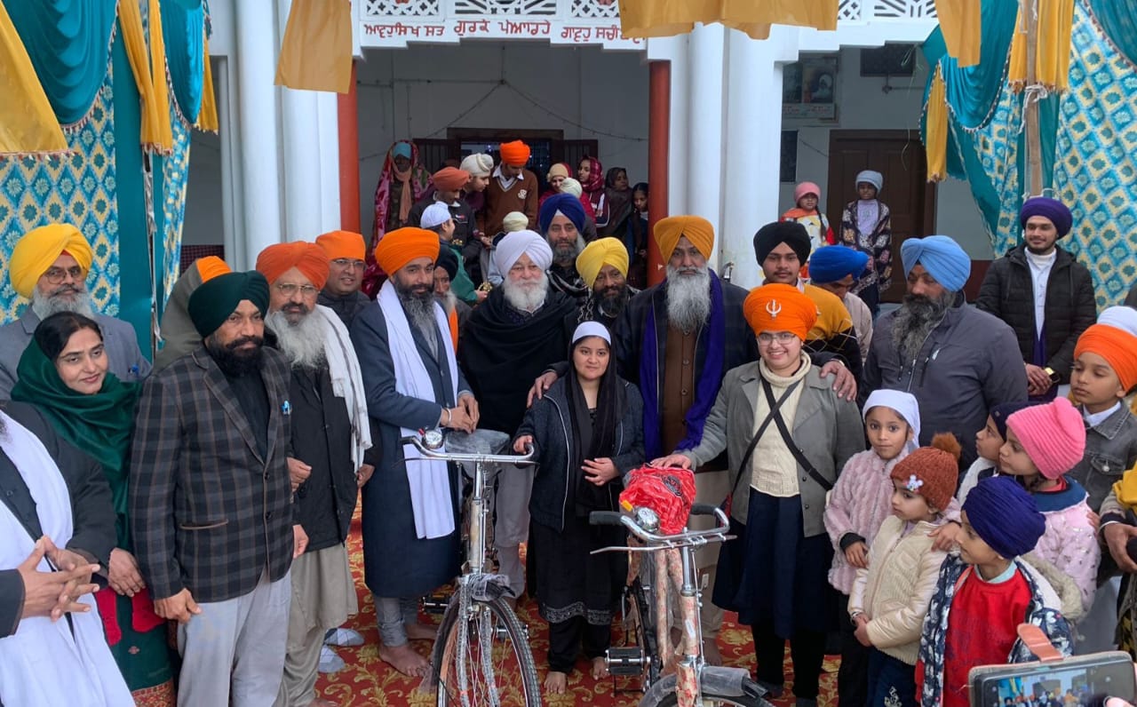 ਨਿਰਮਲ ਕੁਟੀਆ ਕਿਲਾ ਬਰੂਨ ਬਜਵਾੜਾ ਵਿਖੇ ਕਰਵਾਏ ਗਏ ਗੁਰਬਾਣੀ ਕੰਠ ਮੁਕਾਬਲੇ